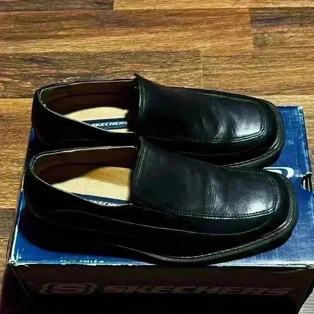 Skechers Mens Loafers Black Leather Apron Square Toe Slip On Shoes Size 8 - Picture 4 of 4